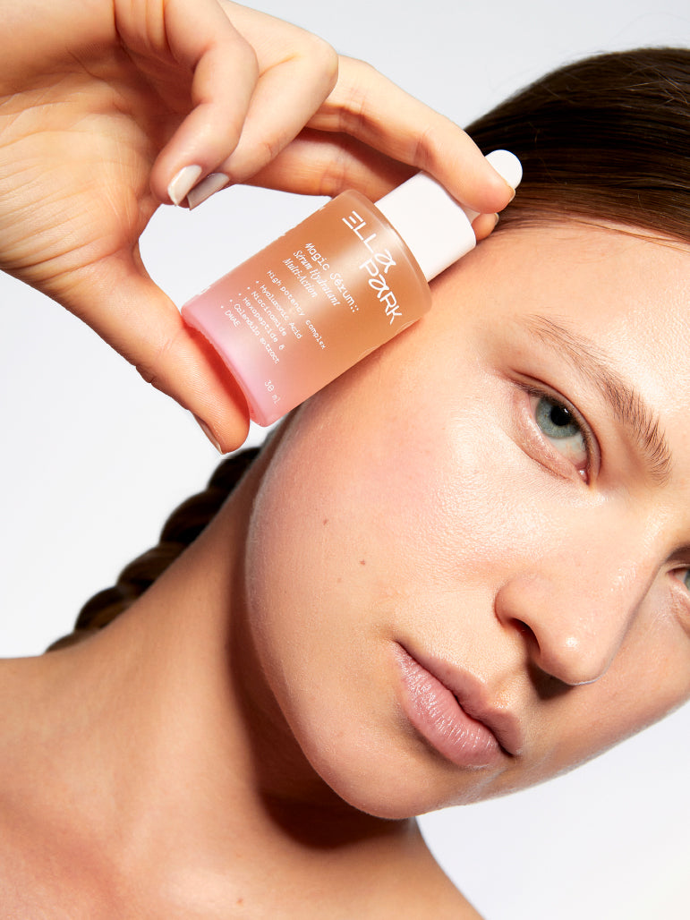Magic Serum de Ella Park — suero facial con hexapéptidos y ácido hialurónico.