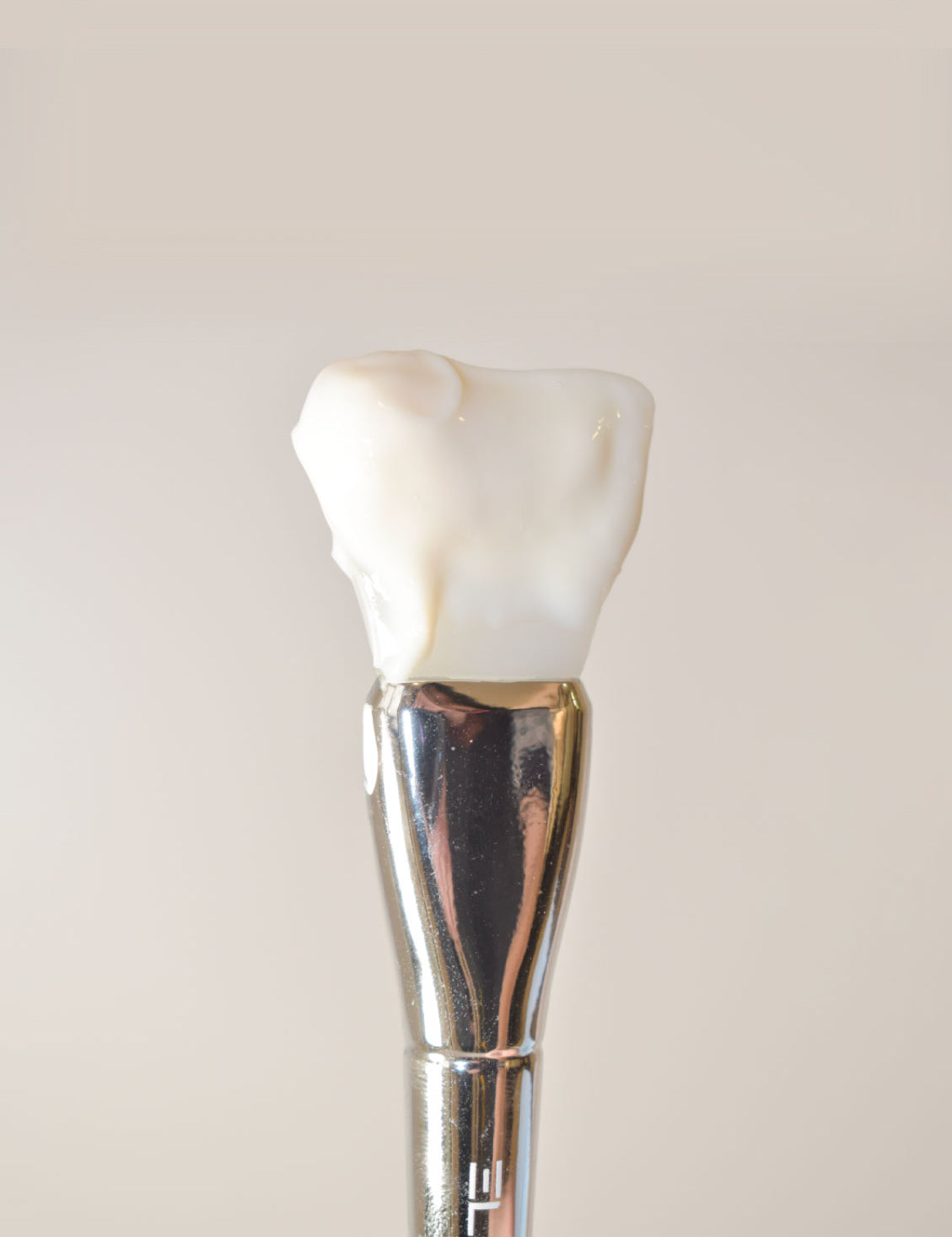 Skin Brush de Ella Park — herramienta facial para limpieza profunda y exfoliación con crema,